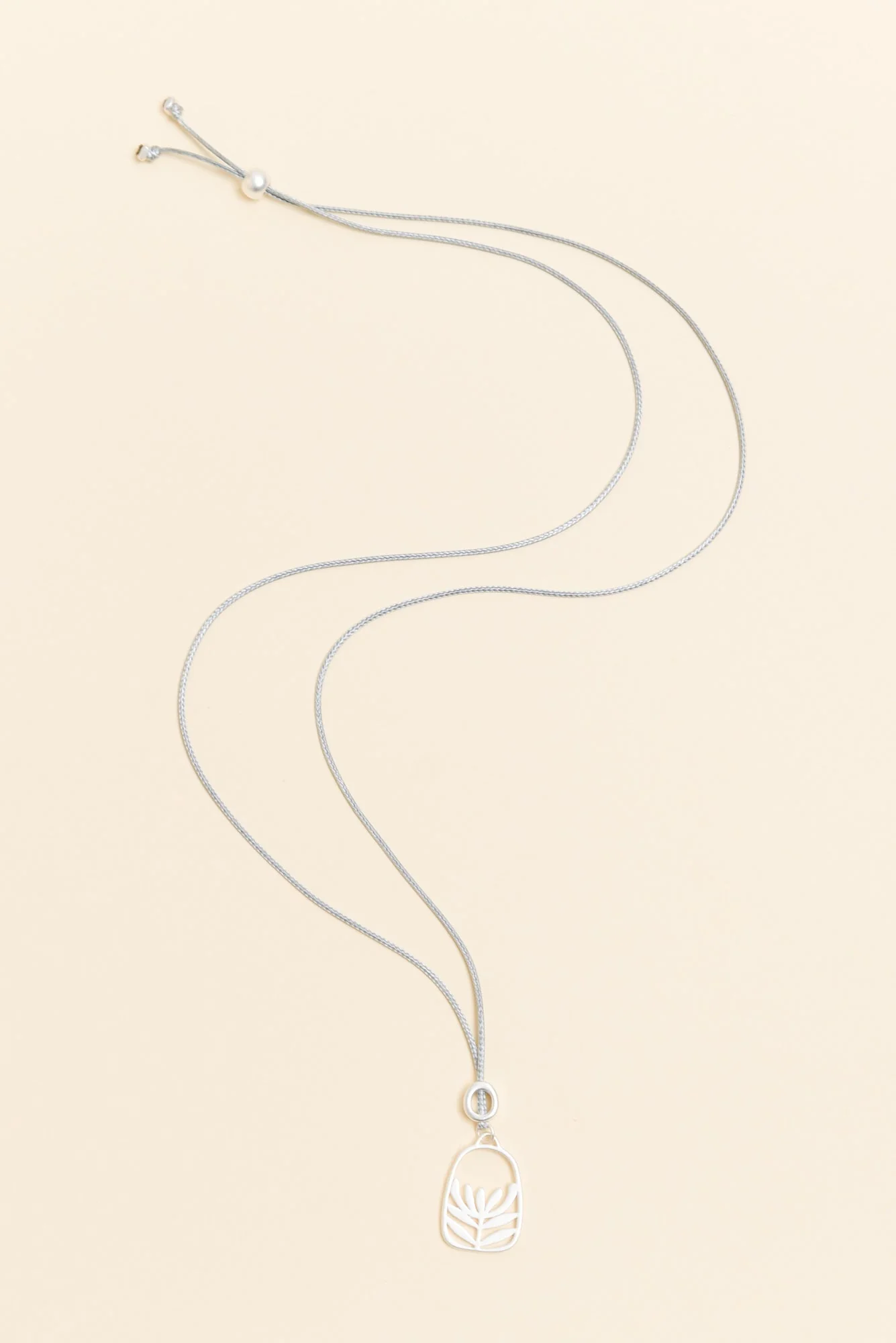 Diva Silver Flower Pendant Necklace