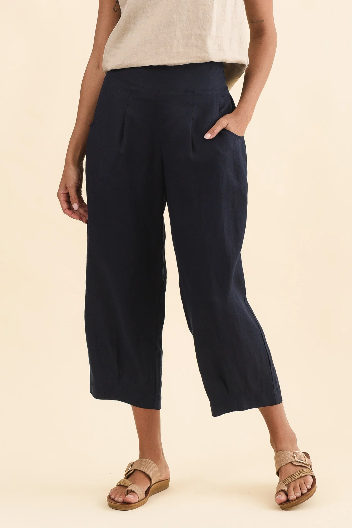 Lassie Navy Linen Barrel Pants